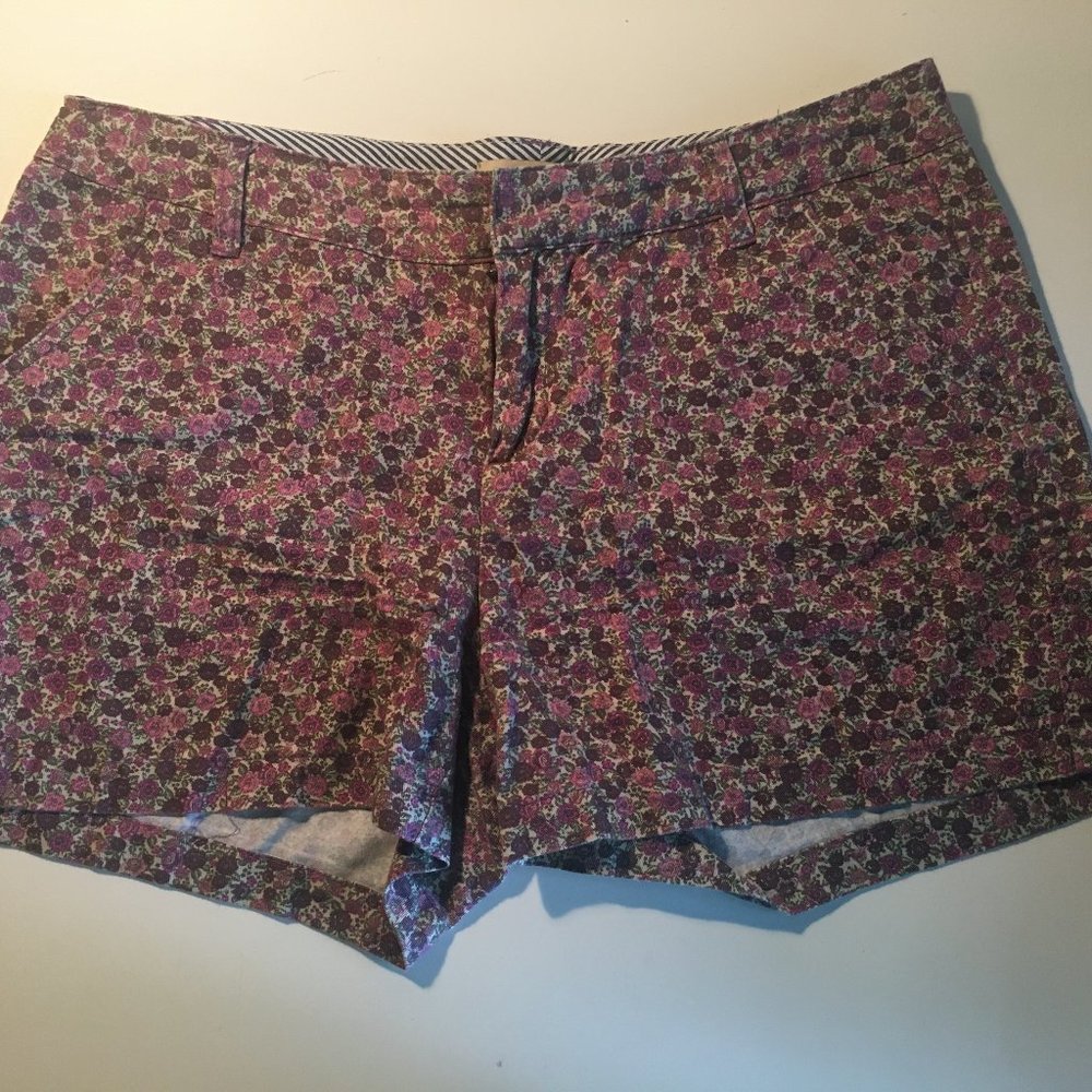 Natural Reflections Purple Floral Shorts Size 10